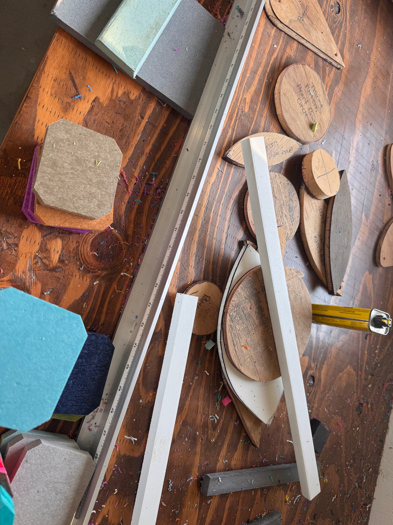Workshop workbench with templates